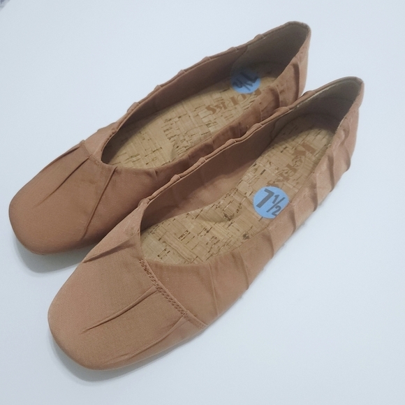 NWOT KORKS Ease Neutral Square Toe Fabric Ballet Flats Sz 7.5 - Picture 1 of 7